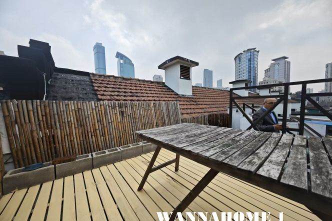 Spacious&Bright 2bdrs 2Baths Apt+4F Walk Up+Rooftop Terrace+West Nanjing Rd CBD