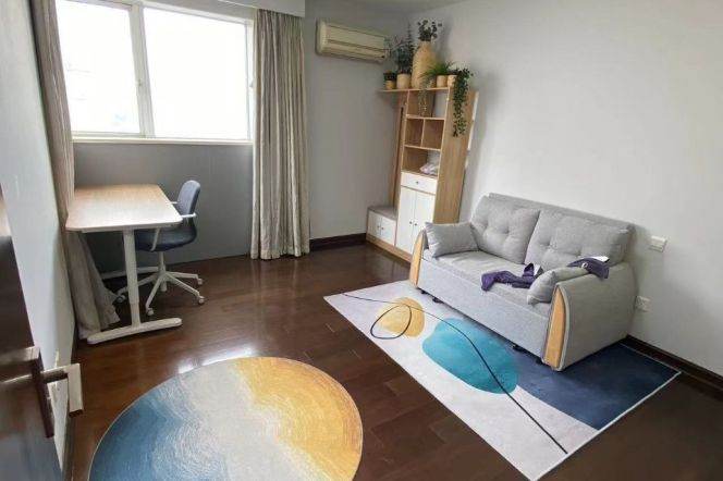 High-rise 2br Flat in Hengshan Road