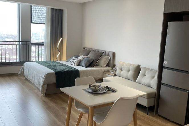 1br, subway L7, 6stops to JingAn temple, malls, key,6.3k