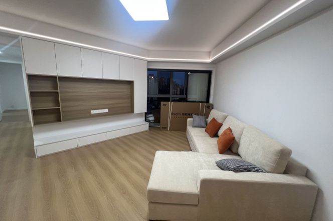 2 Brs, 2 Baths with Floor Heating/Bathtub, 120 sqm @ Shuicheng metro L10