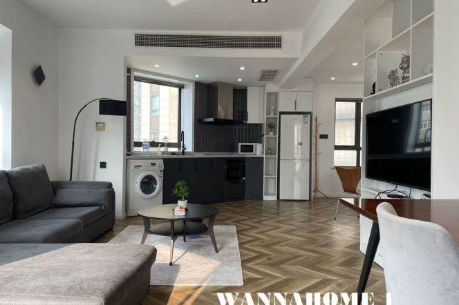 Nice Building+Awesome View+Spacious&Modern&Bright 1Bdr 1Bath Apt+West Nan Jing Rd CBD