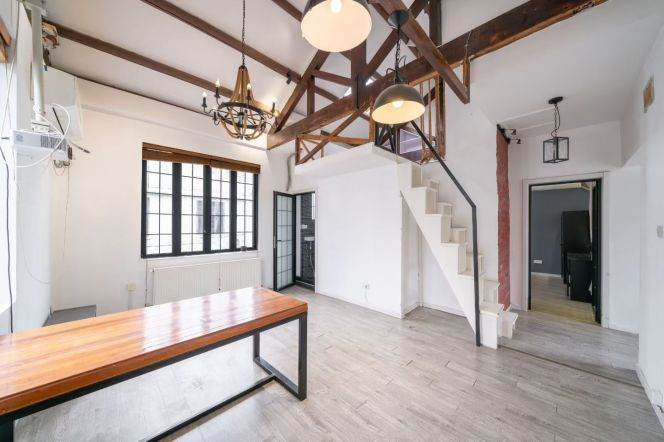 Bright 2brs&2baths with terrace near West Nanjing Road