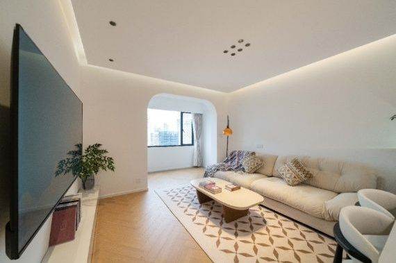 High-rise 2br Flat at Jing'an Temple