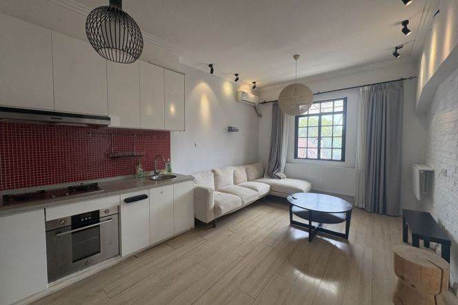 2 bedrooms with Balcony @Line 1/7 Changshu Road St.