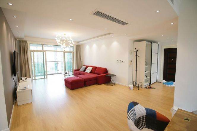 Modern 2brs with floor heating and balcony in Jing an
