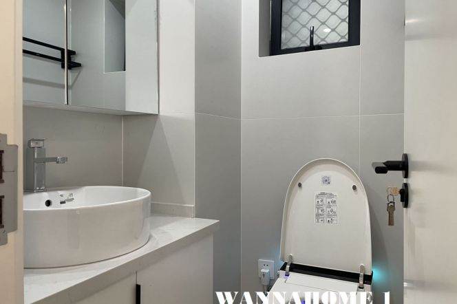 Spacious&Modern&Bright 3Bdrs 2Baths Apt+Large Balcony+West Nan Jing Rd CBD+Nice Building