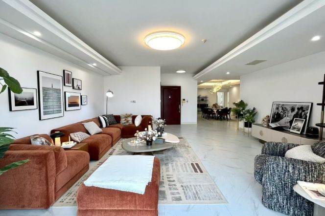Modern 3brs with floor heating and balcony  in Xintiandi