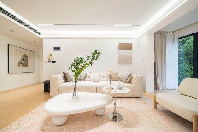 3 Brs, 2 Baths with Floor heating/Central ac/Dish washer, 130 sqm @ Weining metro L2