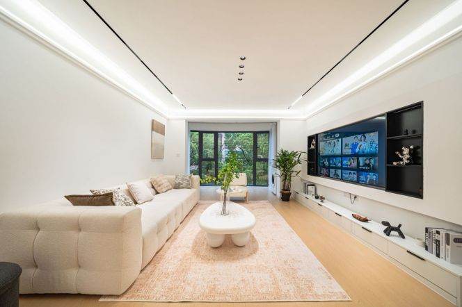 3 Brs, 2 Baths with Floor heating/Central ac/Dish washer, 130 sqm @ Weining metro L2