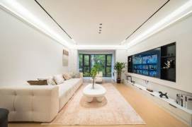 3 Brs, 2 Baths with Floor heating/Central ac/Dish washer, 130 sqm @ Weining metro L2