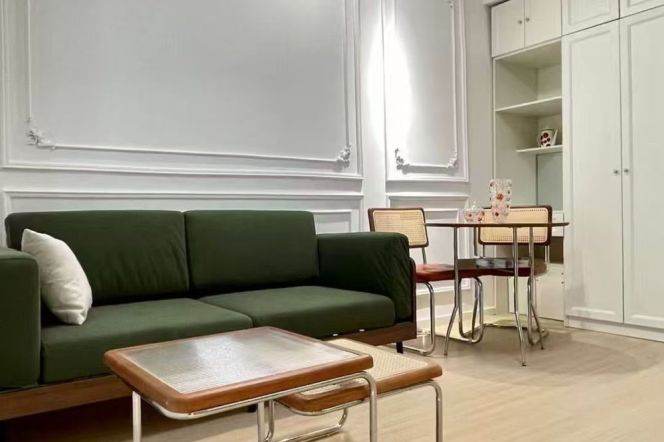 Jiangsu rd 1BR apartment with balcony