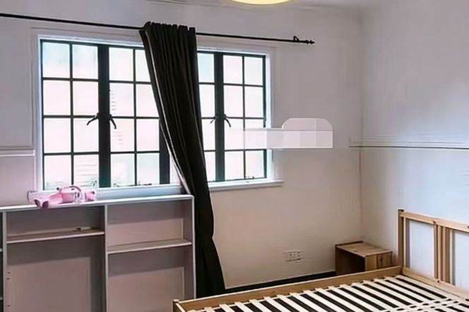 Old villa at Jiangsu Road subway station, 120 square meters, 3 bedrooms with high ceilings