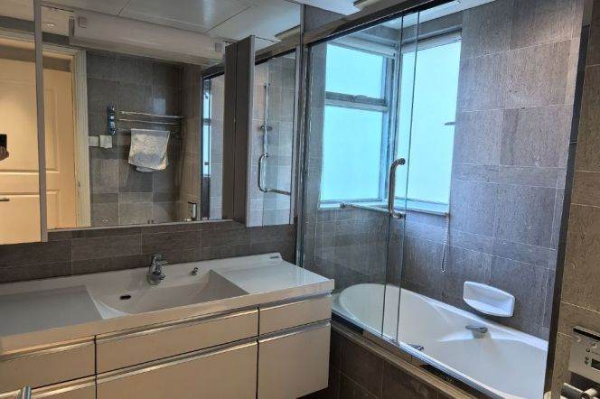 One Park Avenue，The most cost-effective 3-brs apartment in the community, with a free clubhouse.