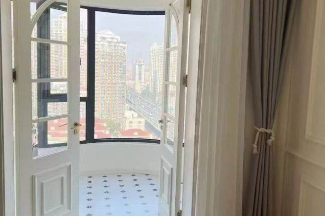 Line 4 Lu Ban Road subway station, 180 sqm, large 3-brs, north-south layout, good lighting