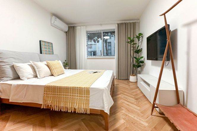 Valuable&Brand-new Gubei 3Bedrooms+2Bathrooms 13.2K