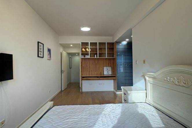 Duplex one bedroom elevator Apt near @Hongqiao Rd