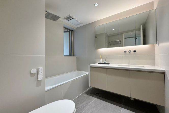 Changping Rd metro/3br2bt/central AC/floor heat/free club/outdoor balcony/tennis court