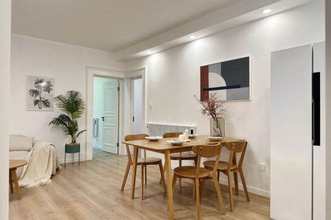 l7 changshou rd./L13 jiangning rd. 2beds+ 2baths high floor decent apt 