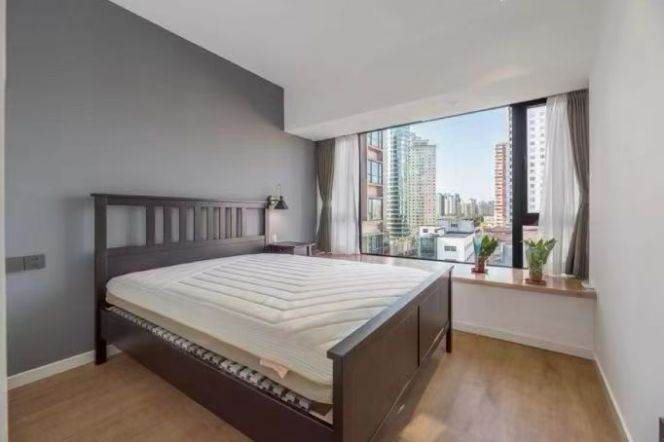 Zhenning/West Yan'an Rd floor heating 3brs apt with balcony; L2/11