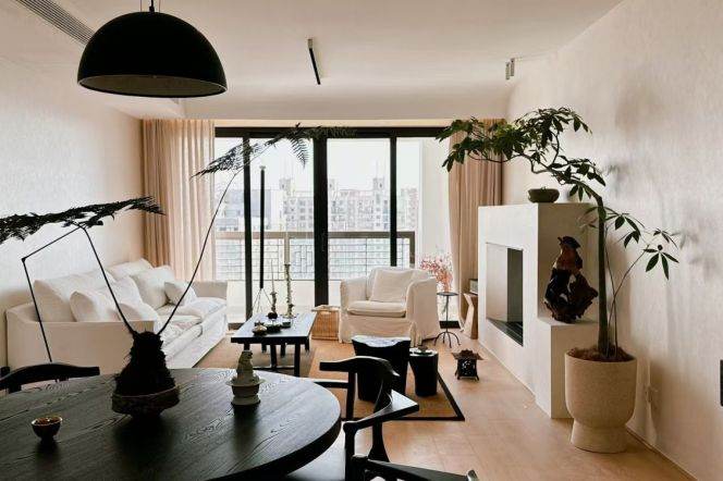 2 Brs, 2 Baths, Balcony/Floor heating/Central ac/Oven/Dish washer, 130 sqm @ Laoximen station L10