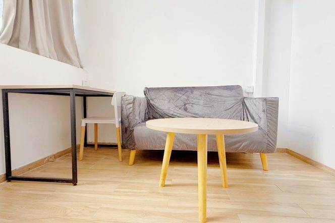 1Loft near line 8&12 convenient to SUFE and downtown can either long and short lease