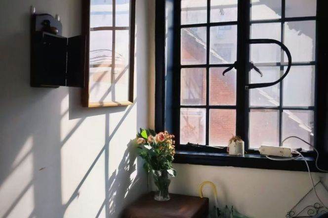 Close to Zhongshan Park, large 3-brs with floor-to-ceiling windows and underfloor heating