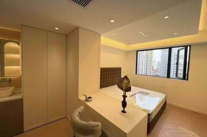 Jiaozhou rd/Changshou rd floor heating 3brs apt wt walk in closet;L7/13
