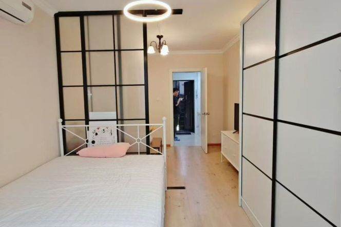 West Nanjing rd station one bedroom