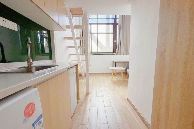 1Loft near line 8&12 convenient to SUFE and downtown can either long and short lease