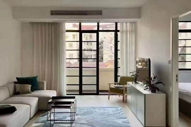 Hengshan Road Public Housing, a historical protected building with an outdoor balcony