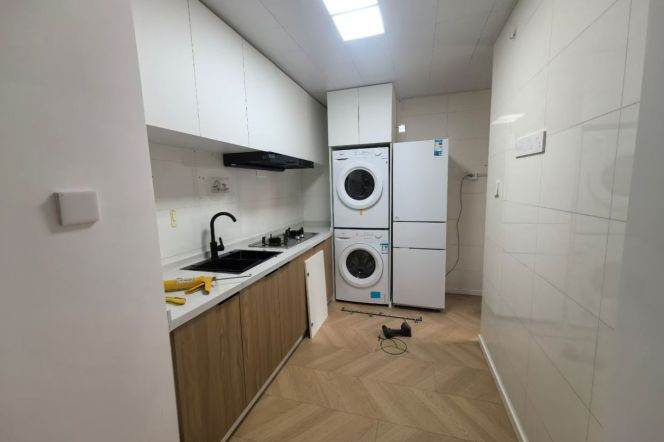 jiangsu rd elevator 1BR/living room@L2/11