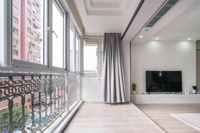 2 Brs, 2 Baths with Terrace, Dish washer, Dryer, 130 sqm @ Hongqiao metro L10