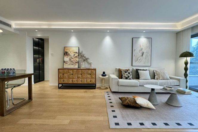 Changping Rd metro/3br2bt/central AC/floor heat/free club/outdoor balcony/tennis court