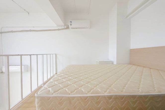 1Loft near line 8&12 convenient to SUFE and downtown can either long and short lease