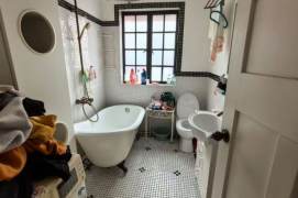 Old villa at Jiangsu Road subway station, 120 square meters, 3 bedrooms with high ceilings