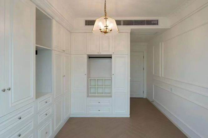 Line 4 Lu Ban Road subway station, 180 sqm, large 3-brs, north-south layout, good lighting