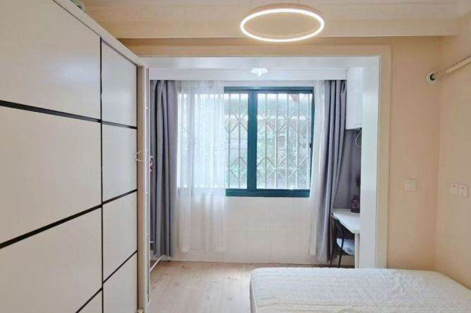 West Nanjing rd station one bedroom