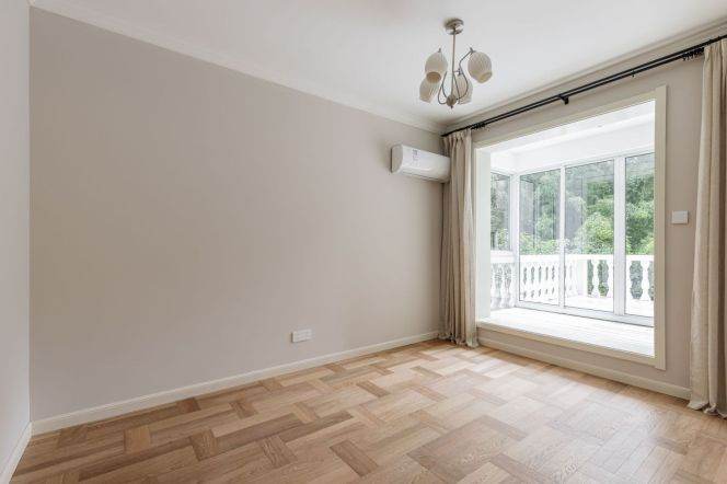 Wuning Road Metro Station, 2-bedroom with a terrace, view of greenery from the window