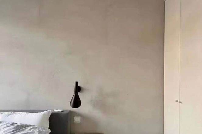 Hengshan Road Public Housing, a historical protected building with an outdoor balcony