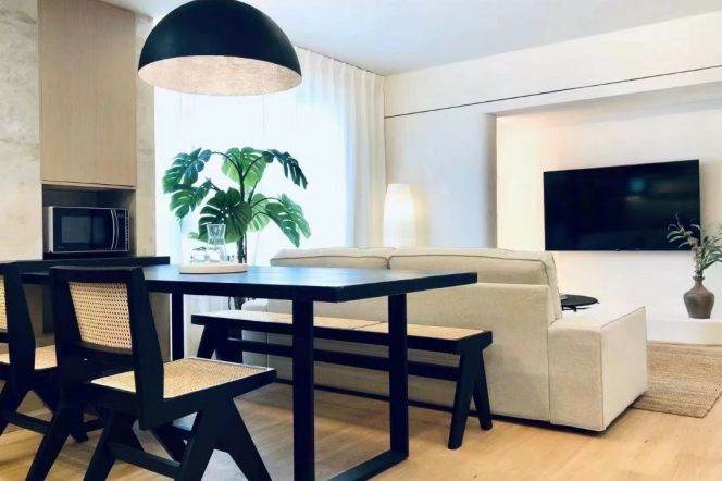 2 Brs with Floor heating/Oven/Dryer, 100 sqm @ West Nanjing metro L2