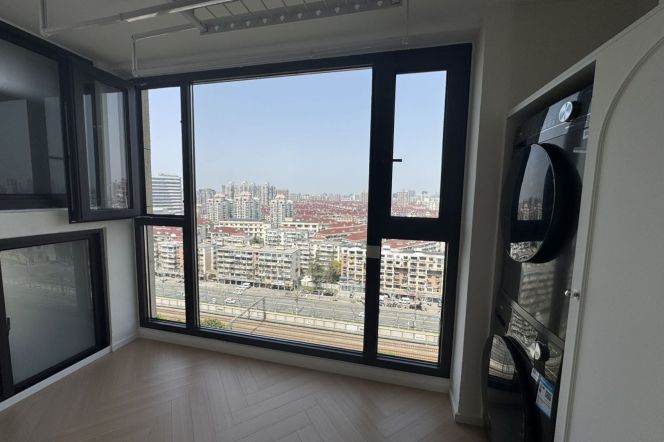 2 Brs, 2 Baths with Floor Heating/Central ac, 120 sqm @ Zhongtan metro L3&4