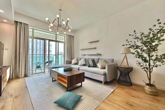 Modern 1 bedroom with balcony and floor heating in Jing an, 