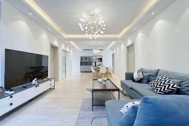 modern big 4 brs floor heating ,modern furniture in city center Taikoo Hui line 2,12,13  