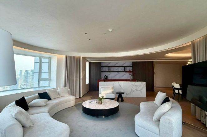 Modern decoration 3brs with balcony in Lujiazui CBD