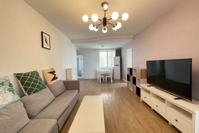 Elevator Spacious 2Br/2Lr/1Bt Close to L7 Changping Rd Station 