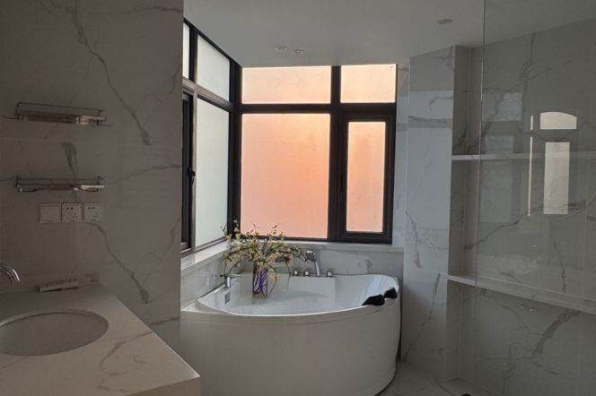 Modern 2brs with floor heating and balcony  facing beautiful Xujiahui park ,