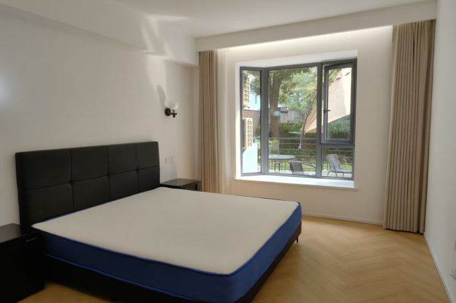 Big terrace 2bedrooms apt+Heating+Central AC+oven+dryer @Xujiahui