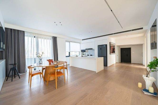 Top floor@Spacious 4brs&3baths with huge terrace near Xintiandi/Laoximen