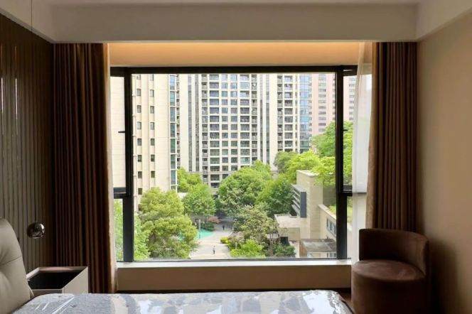 Lakeville Casa: Premium Xintiandi home near metro, pool & gym.