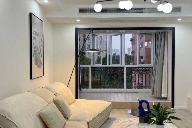 2BR 2BA 130m² with Private Terrace Nr Hongqiao Road Station